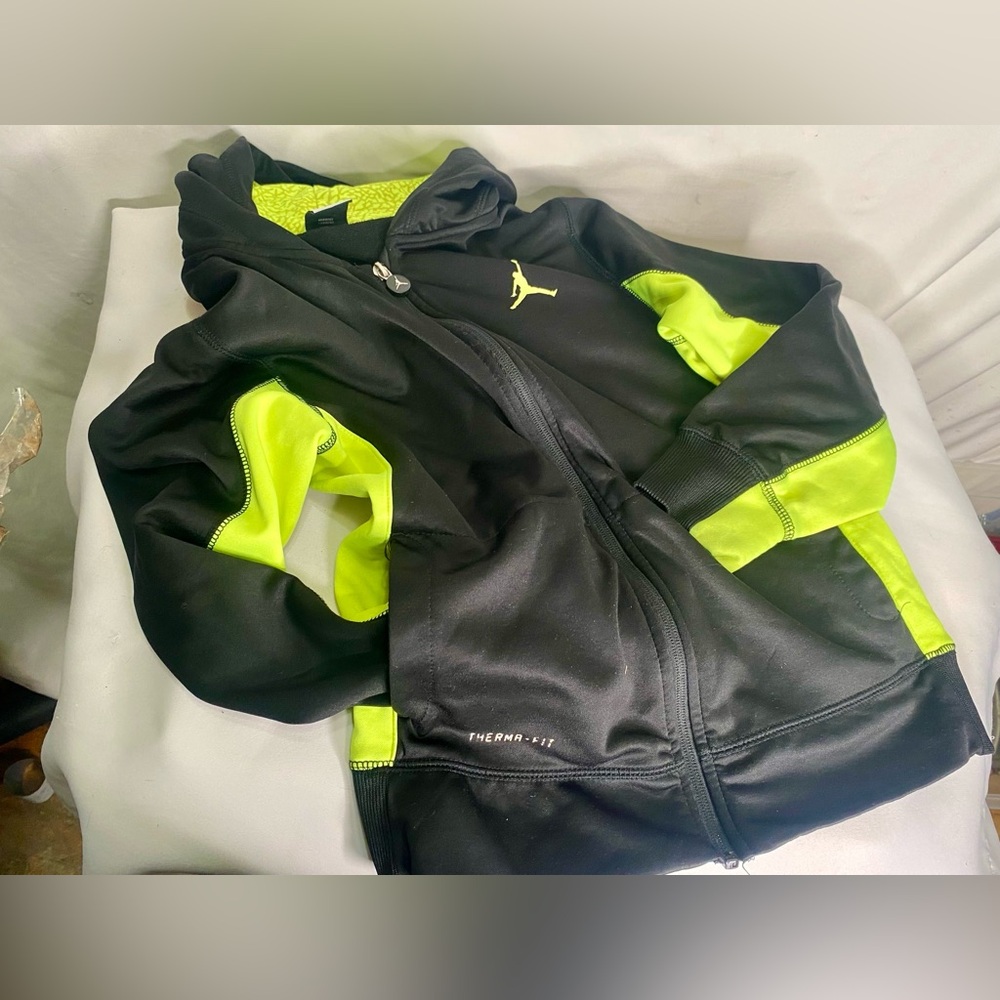 Nike Jordan zip up hoodie therma fit 12-13